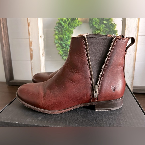 Frye Shoes - Frye Carly Zip Chelsea Boot - Cognac size 8.5